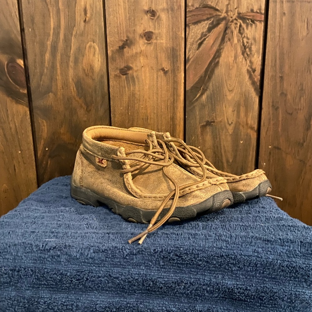 Youth twisted x driving Mocs. Size 1.5. Brown bomber.
